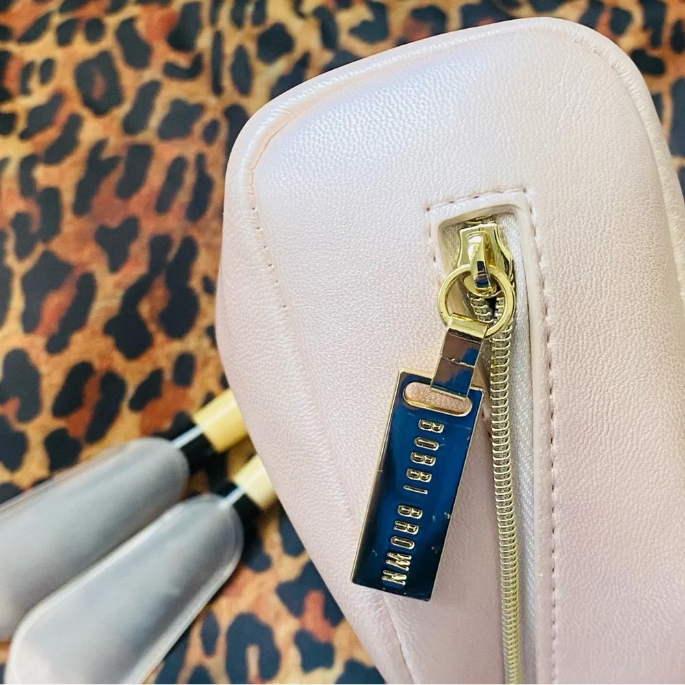 Bobbi Brown blush Cosmetic Bag 2 foundation Brushes